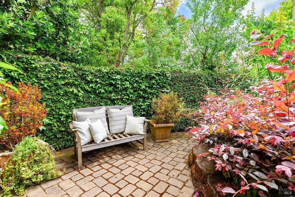 38 Maybeck St, Novato, CA 94949-6172