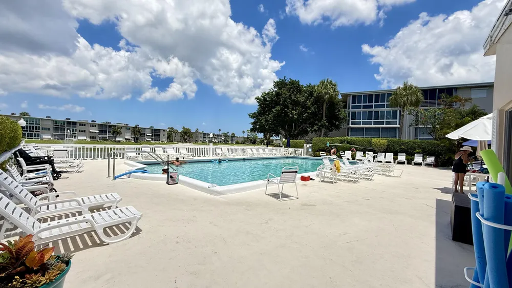2728 Garden Dr N, Lake Worth Beach, FL 33461