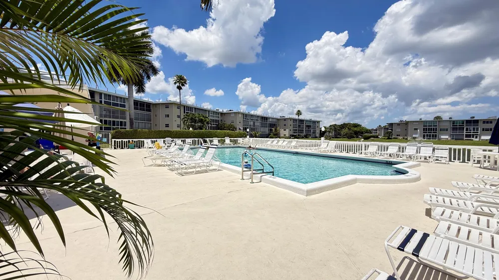 2728 Garden Dr N, Lake Worth Beach, FL 33461