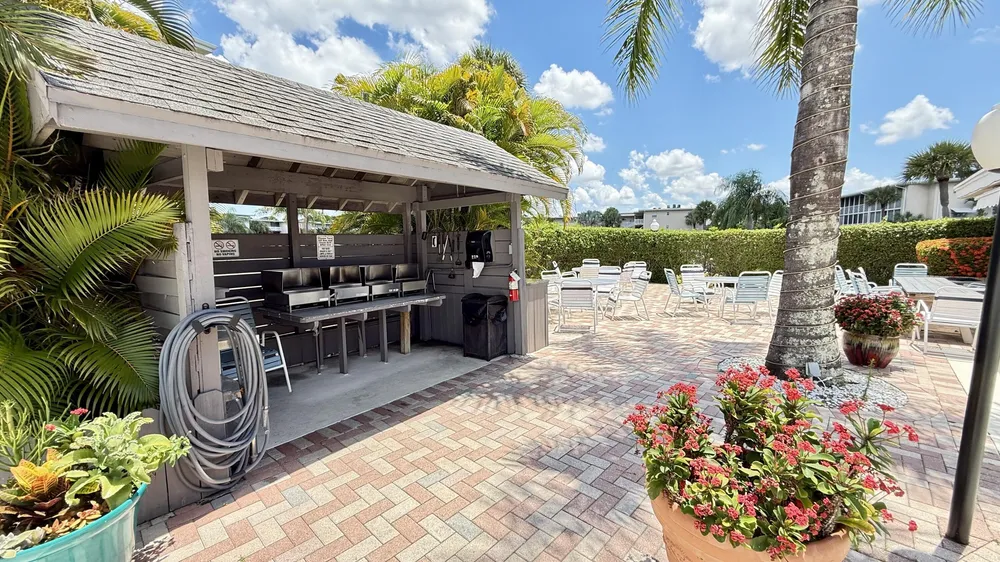 2728 Garden Dr N, Lake Worth Beach, FL 33461