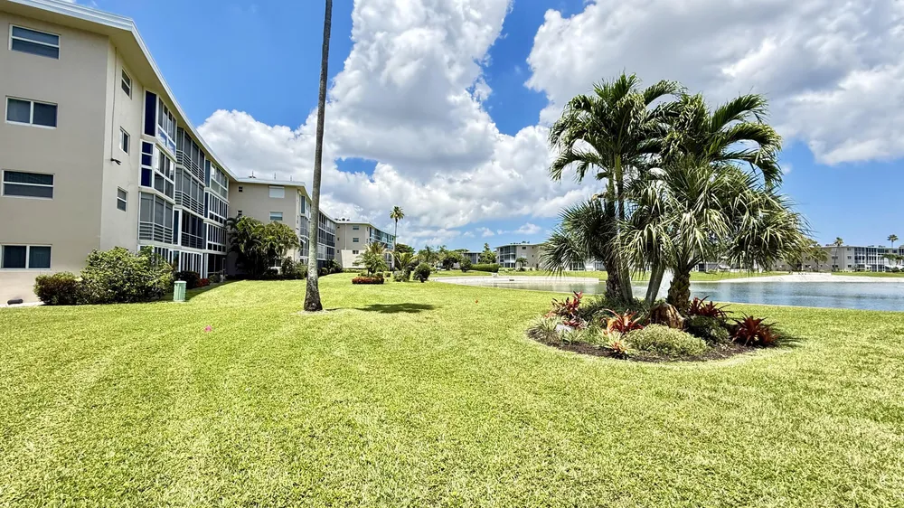 2728 Garden Dr N, Lake Worth Beach, FL 33461