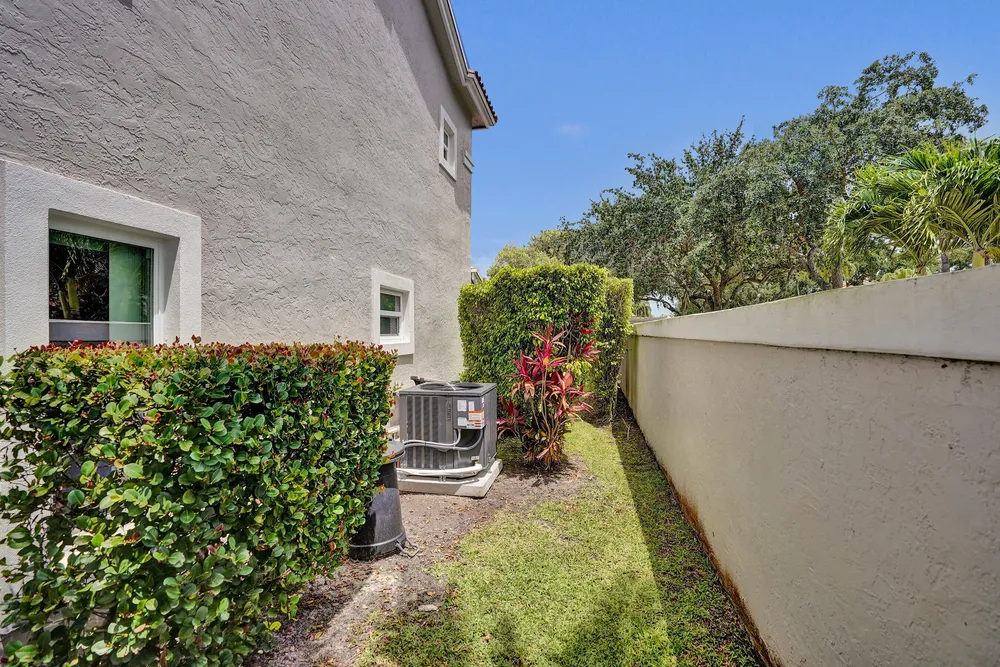 10474 Mateo Ct, Boca Raton, FL 33498