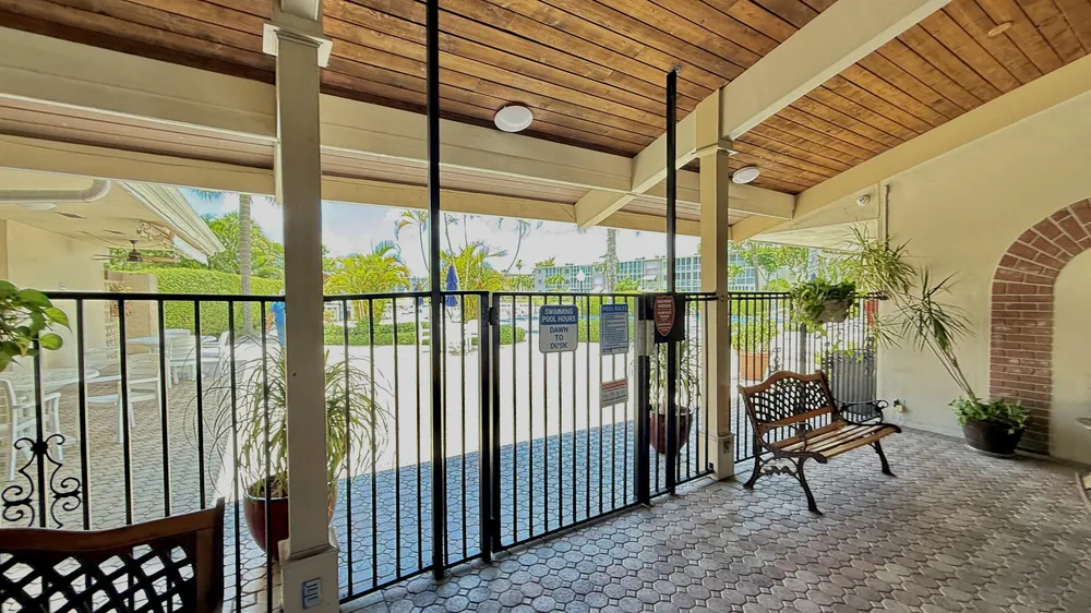 2728 Garden Dr N, Lake Worth Beach, FL 33461