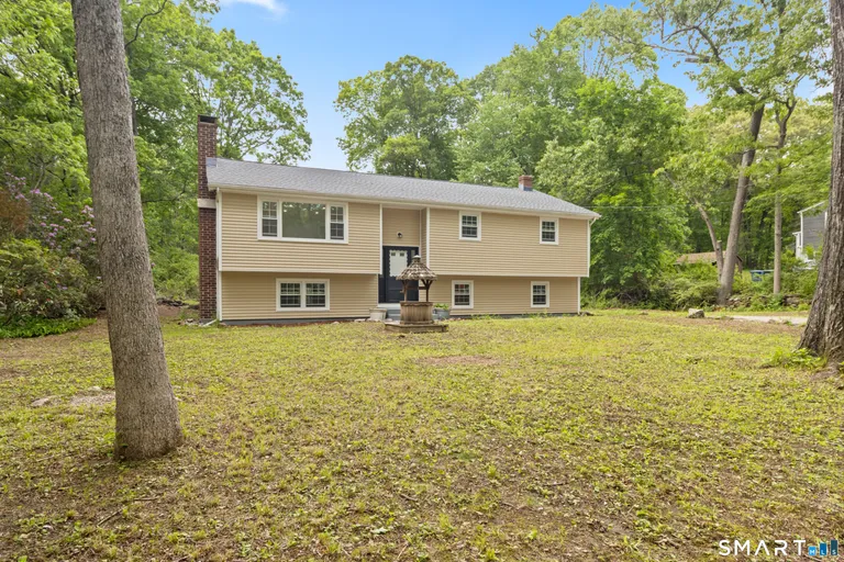 20 Quiet Woods Rd, East Hampton, CT 06424