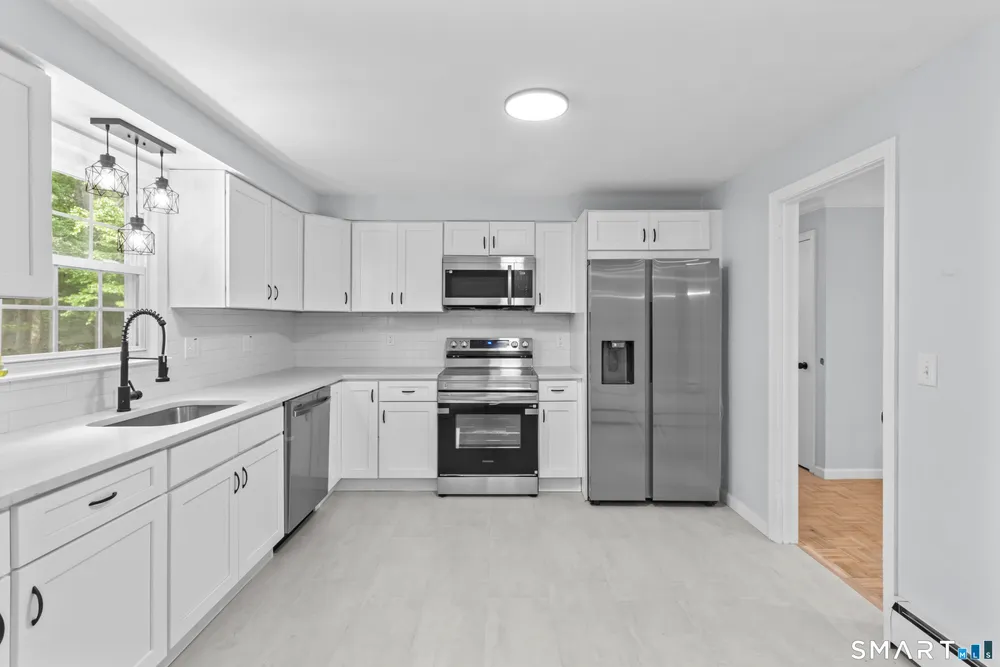 20 Quiet Woods Rd, East Hampton, CT 06424
