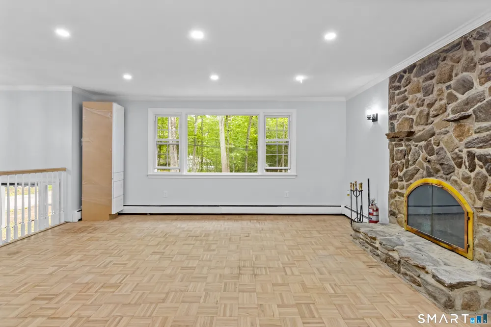 20 Quiet Woods Rd, East Hampton, CT 06424