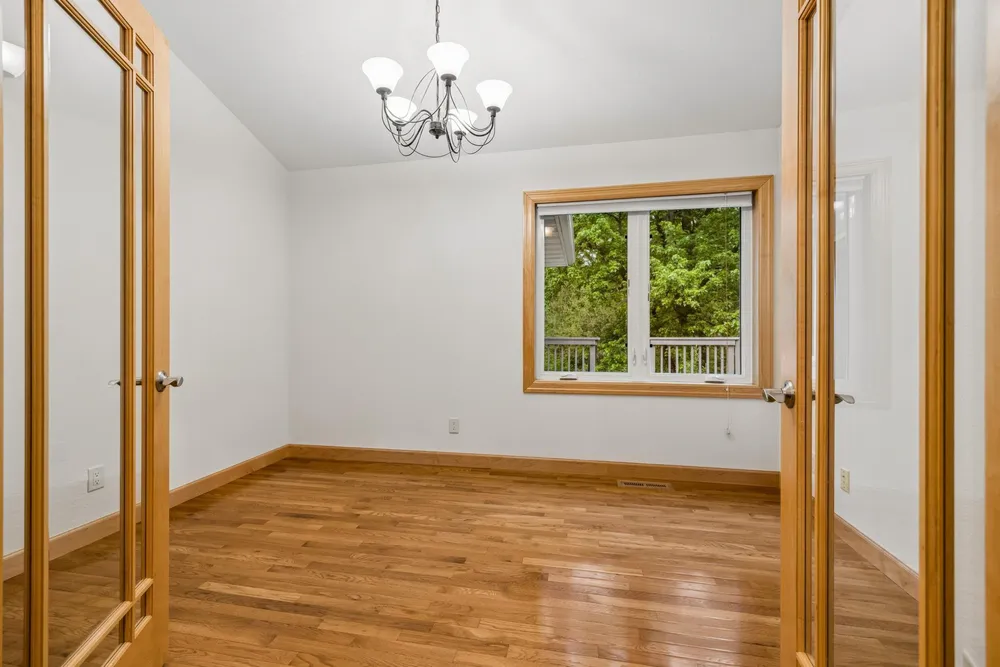 719 Spring Creek Circle, Mendota Heights, MN 55118