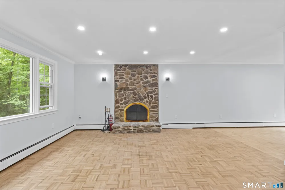 20 Quiet Woods Rd, East Hampton, CT 06424