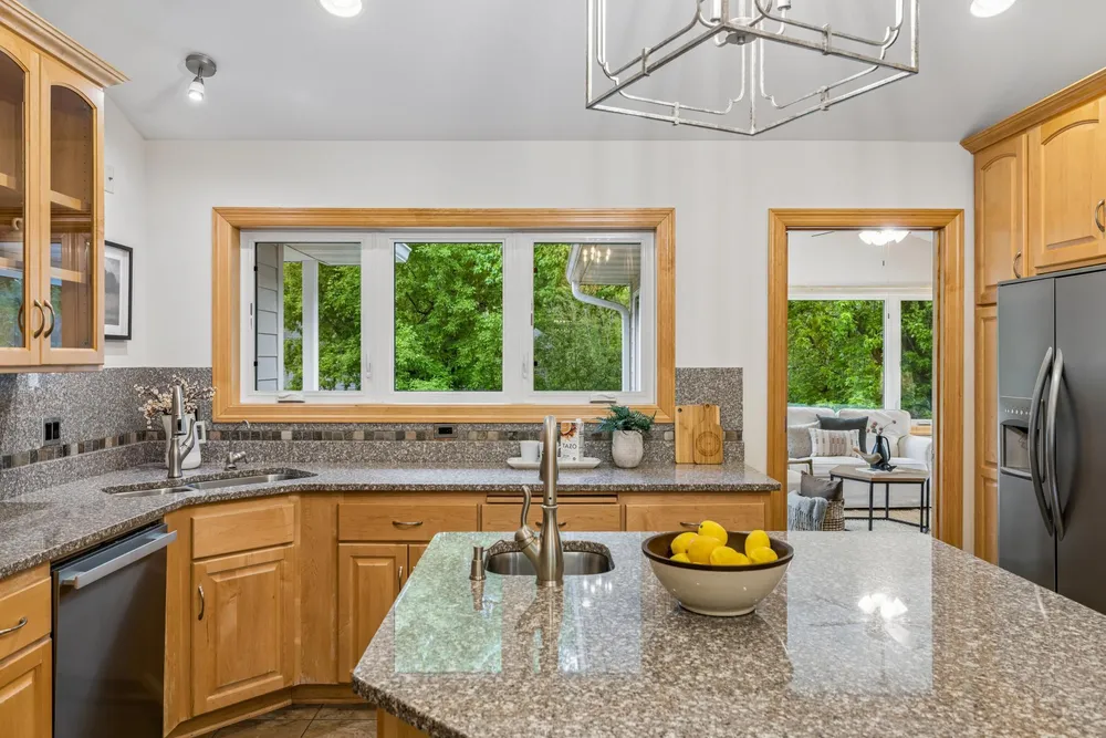719 Spring Creek Circle, Mendota Heights, MN 55118