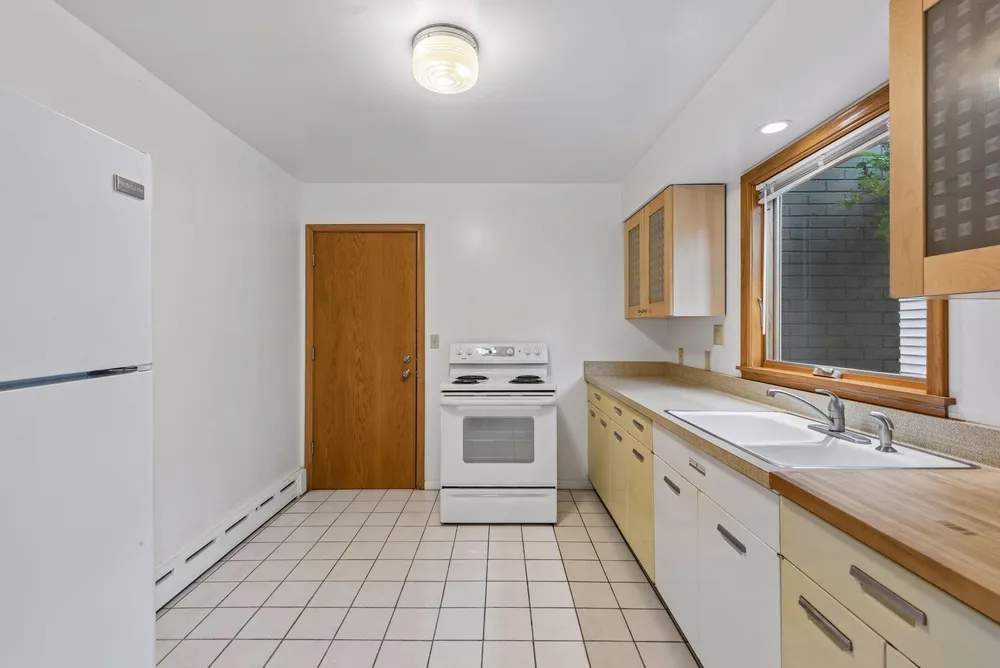 45 Albert St S, Saint Paul, MN 55105