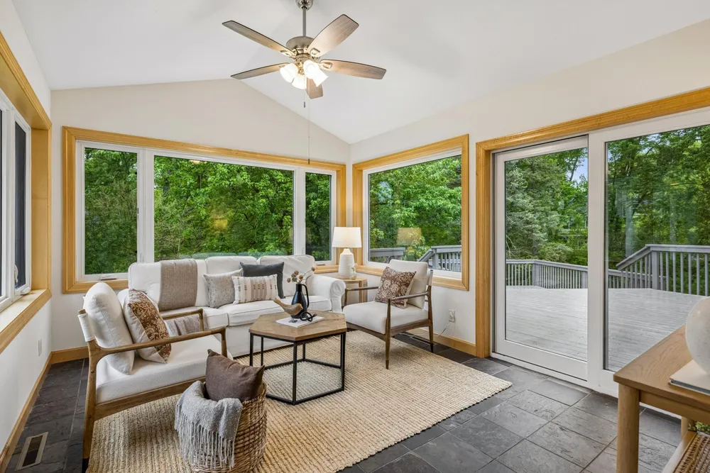 719 Spring Creek Circle, Mendota Heights, MN 55118