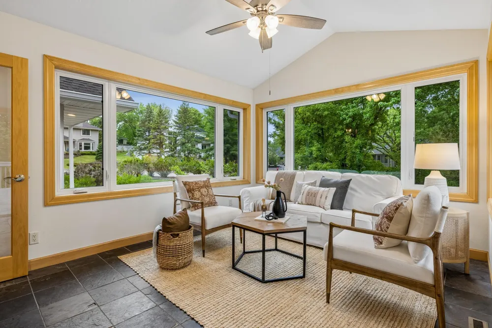 719 Spring Creek Circle, Mendota Heights, MN 55118