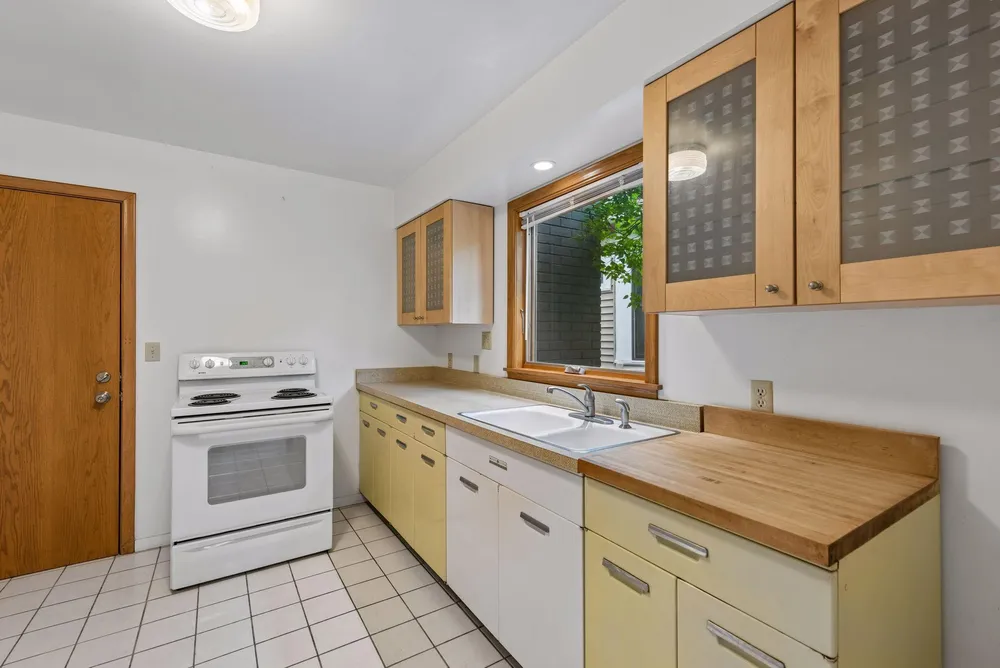 45 Albert St S, Saint Paul, MN 55105