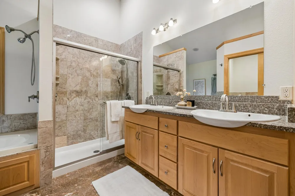719 Spring Creek Circle, Mendota Heights, MN 55118