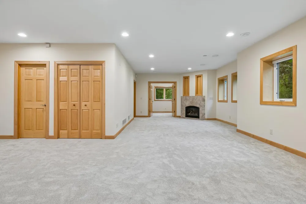 719 Spring Creek Circle, Mendota Heights, MN 55118
