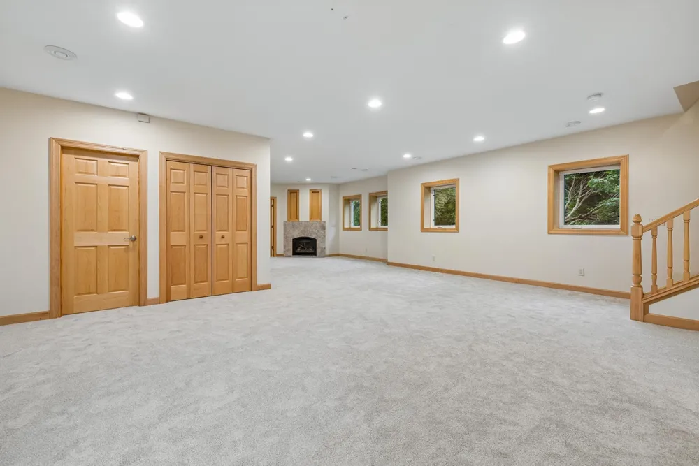 719 Spring Creek Circle, Mendota Heights, MN 55118
