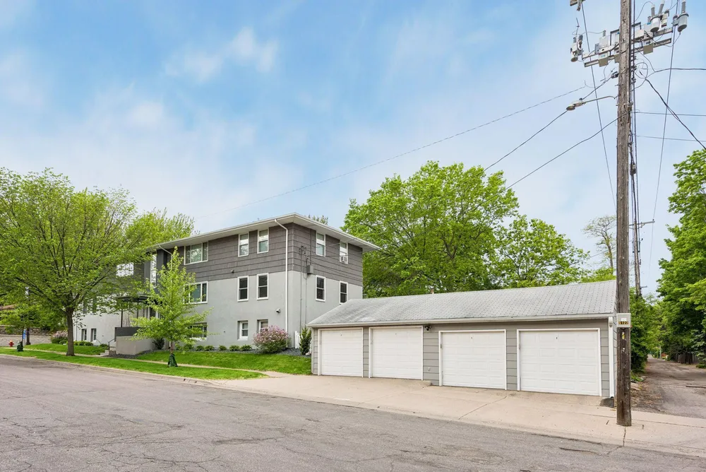 45 Albert St S, Saint Paul, MN 55105