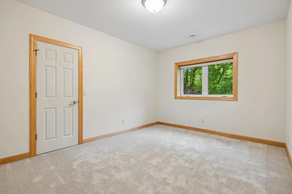 719 Spring Creek Circle, Mendota Heights, MN 55118