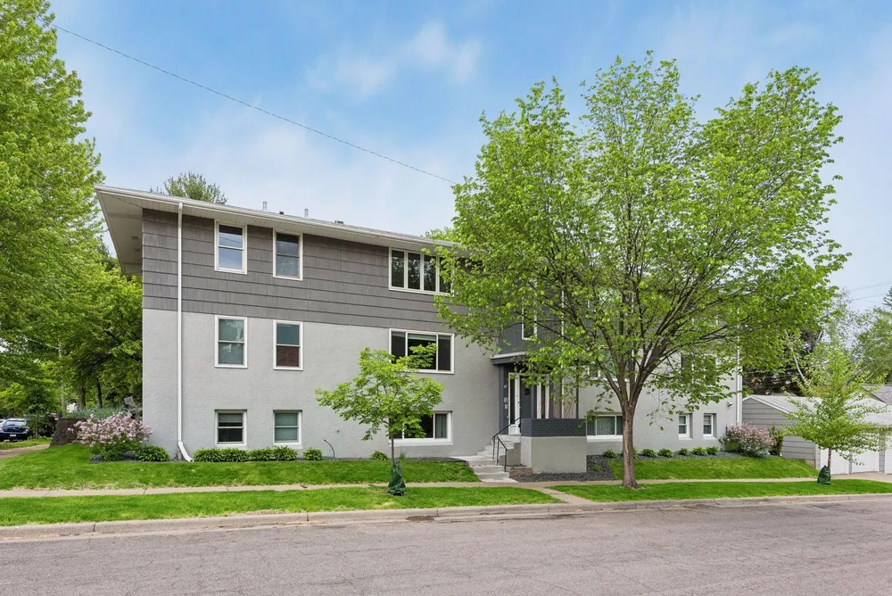 45 Albert St S, Saint Paul, MN 55105