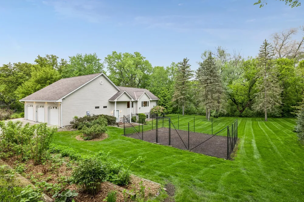 719 Spring Creek Circle, Mendota Heights, MN 55118