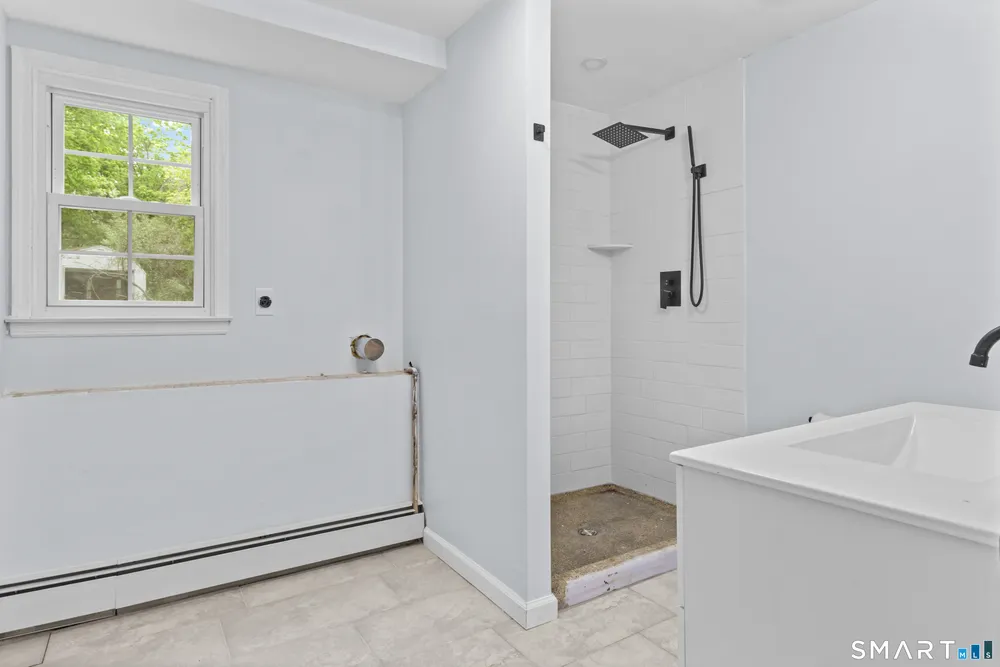20 Quiet Woods Rd, East Hampton, CT 06424
