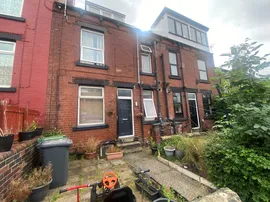Woodside Avenue, LEEDS photo