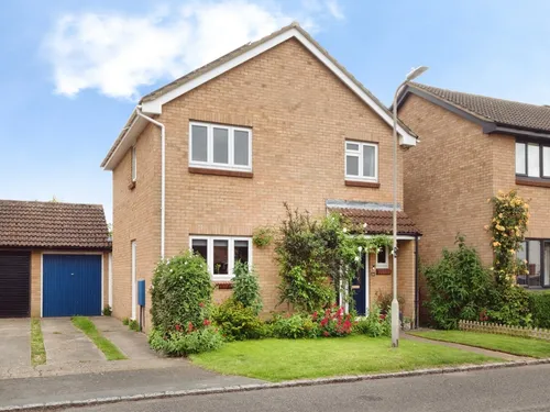 Sunridge Close, Newport Pagnellphoto