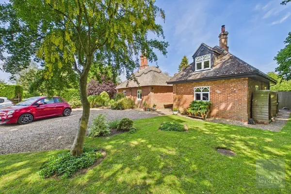 Threadneedle Street, Bergh Apton