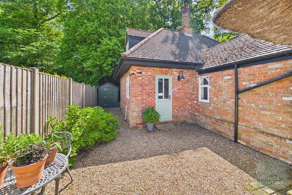 Threadneedle Street, Bergh Apton Image 24