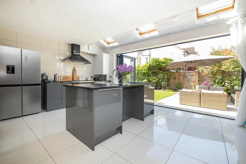 Tudor Road, Hampton, TW12 photo 3