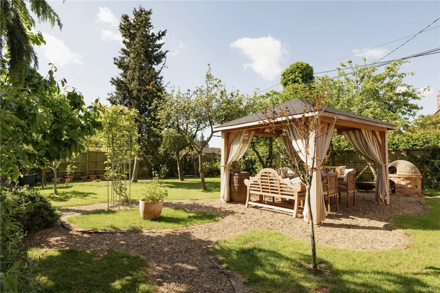 The Street, Surlingham, NR14 photo 34