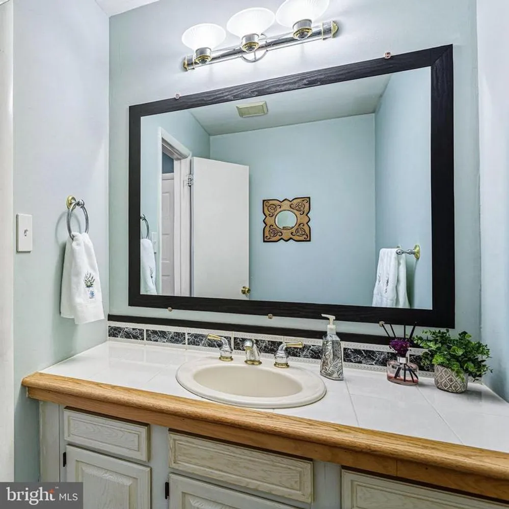 1273 Quarry Commons Dr, Yardley, PA 19067