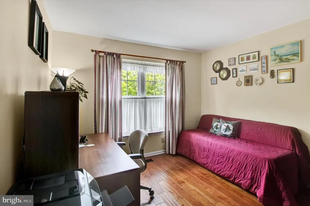 107 Castle Dr, North Wales, PA 19454