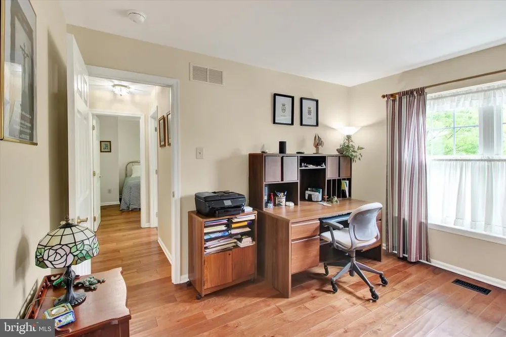 107 Castle Dr, North Wales, PA 19454