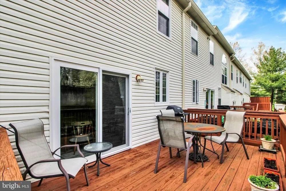 107 Castle Dr, North Wales, PA 19454