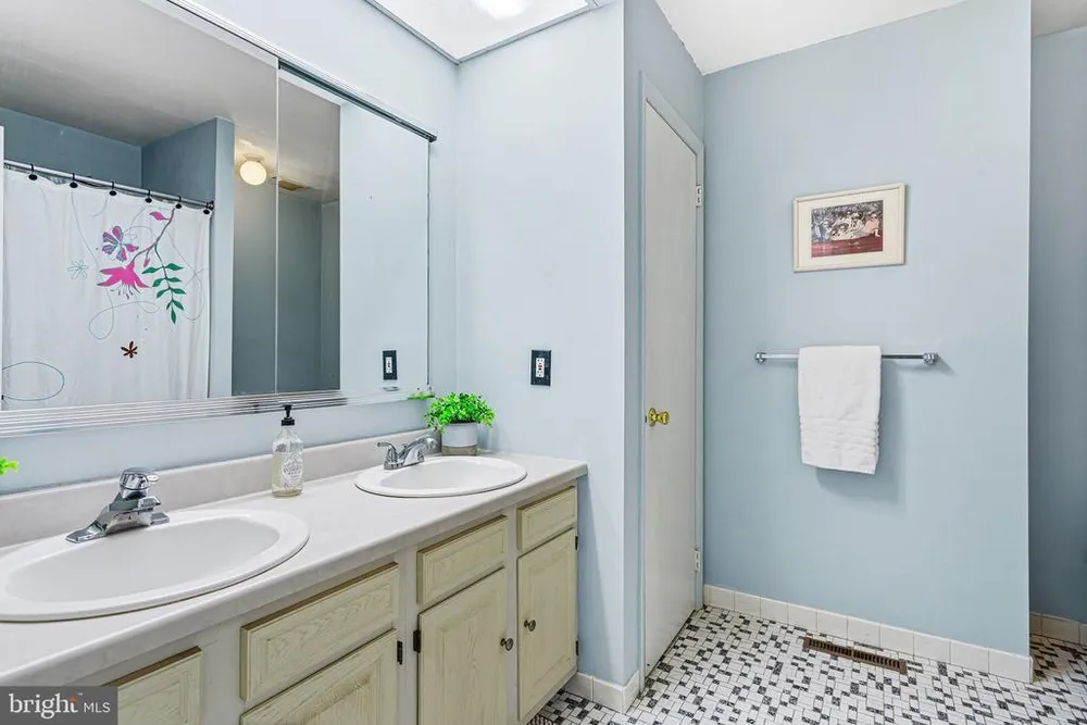 1273 Quarry Commons Dr, Yardley, PA 19067