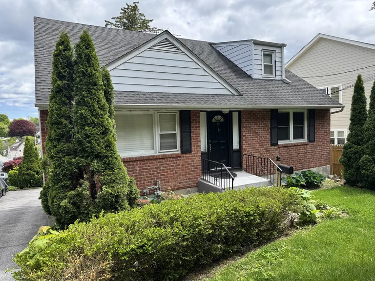 15 Orchard Pkwy, White Plains, NY 10606