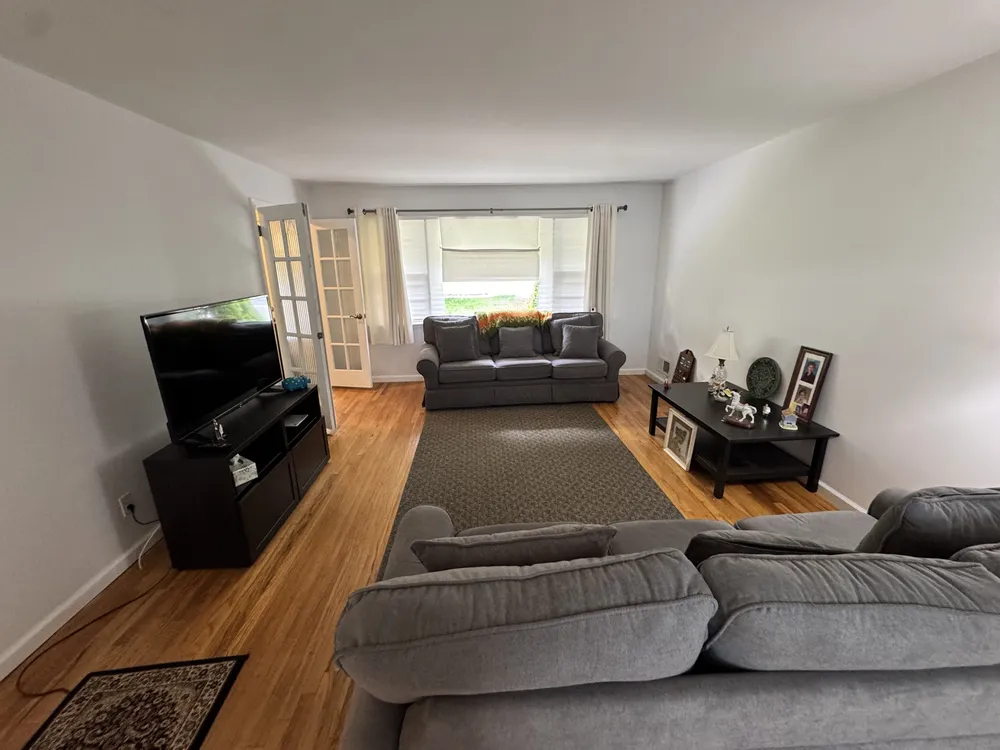 15 Orchard Pkwy, White Plains, NY 10606