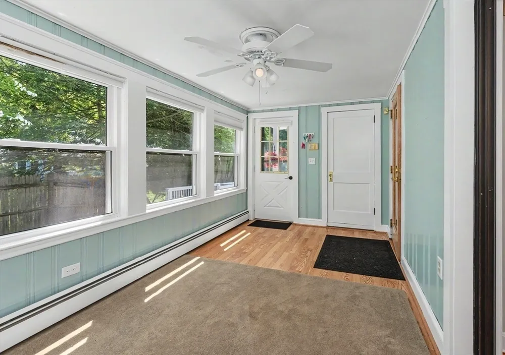 261 School St, Groveland, MA 01834