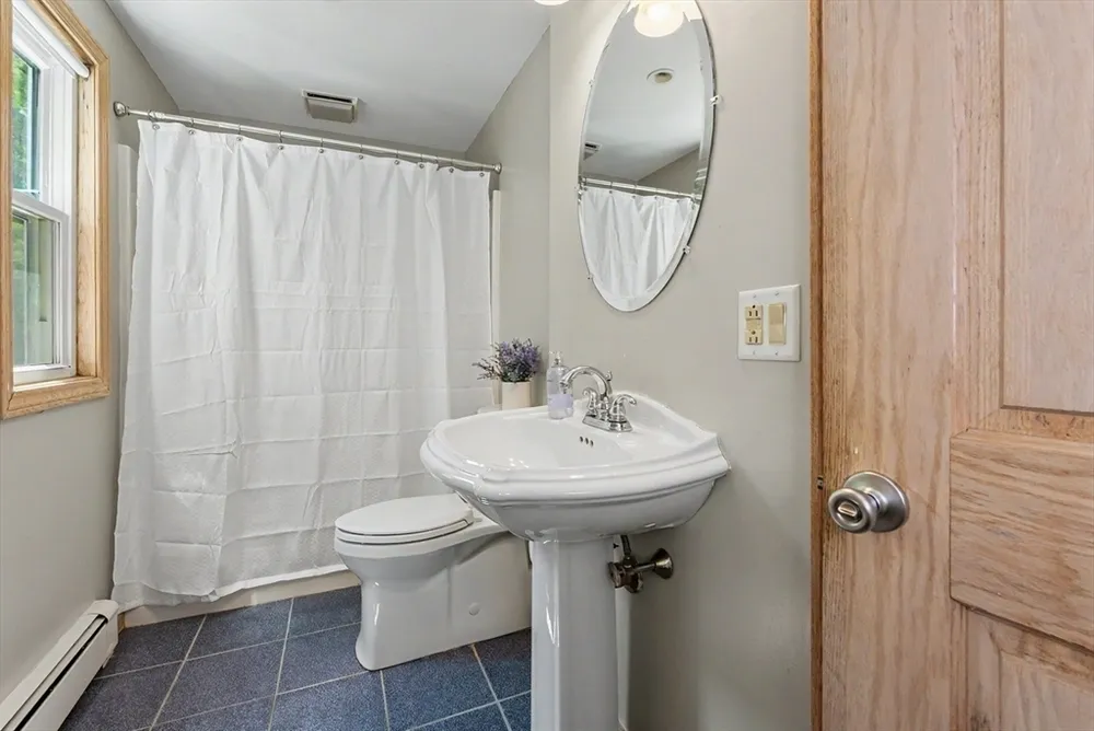 261 School St, Groveland, MA 01834