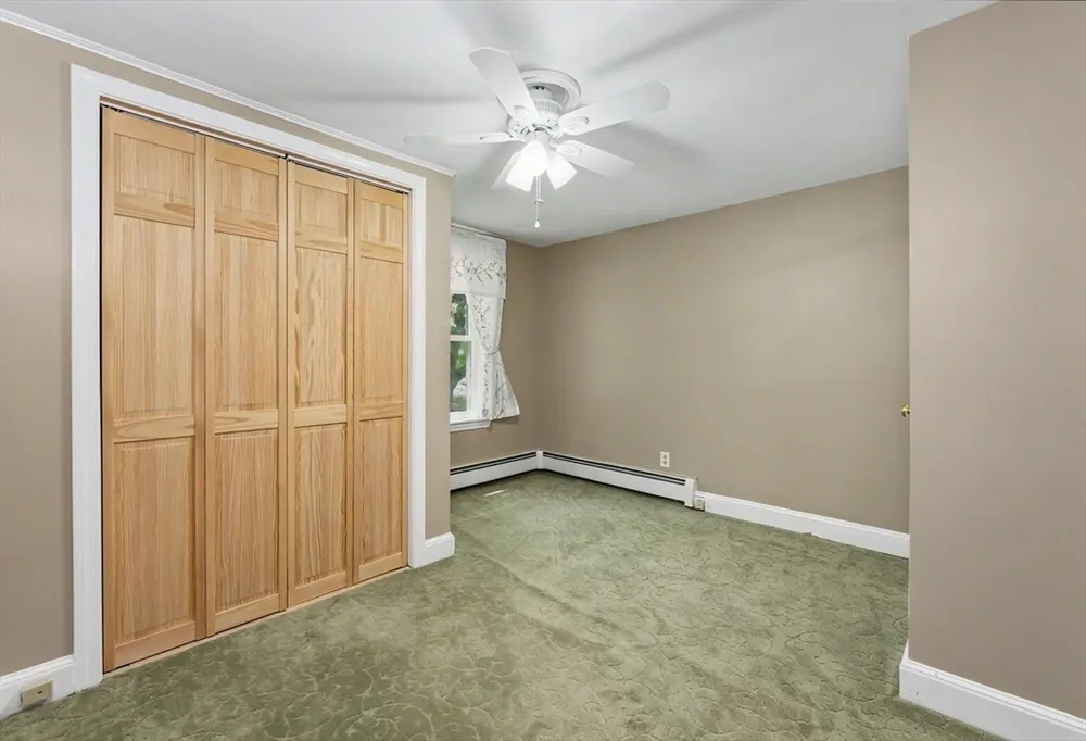 261 School St, Groveland, MA 01834