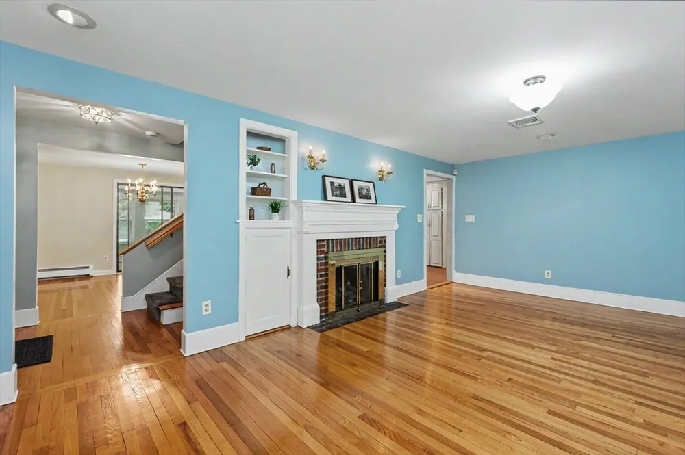261 School St, Groveland, MA 01834