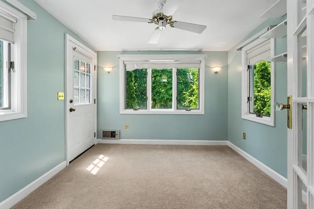 261 School St, Groveland, MA 01834