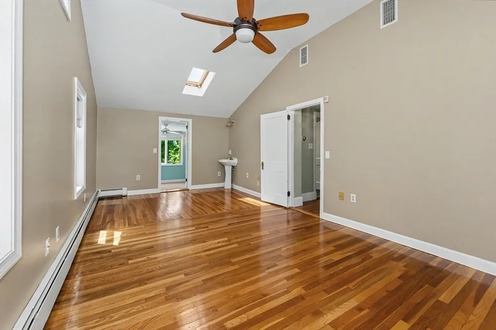 261 School St, Groveland, MA 01834