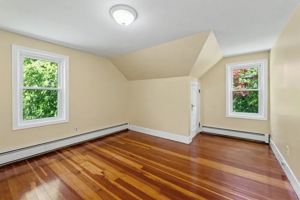 261 School St, Groveland, MA 01834