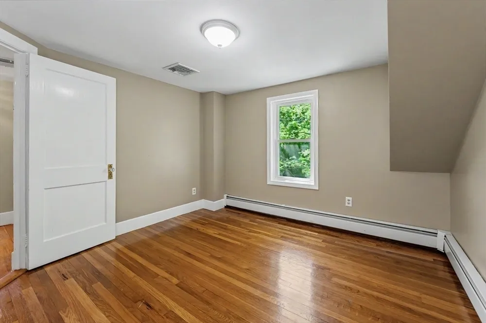 261 School St, Groveland, MA 01834