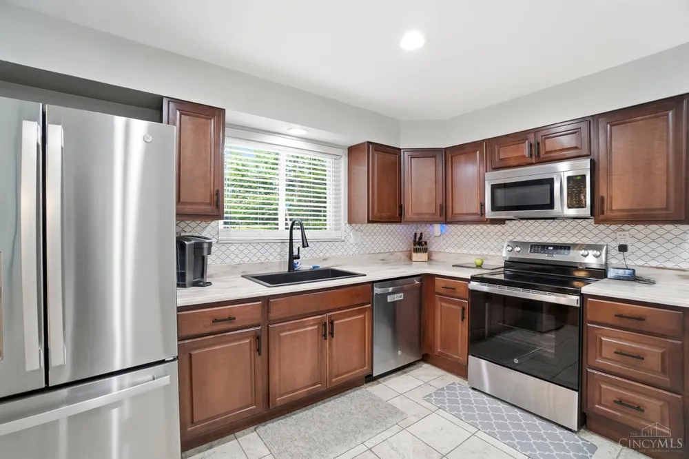 1728 Rockhurst Ln, Cincinnati, OH 45255