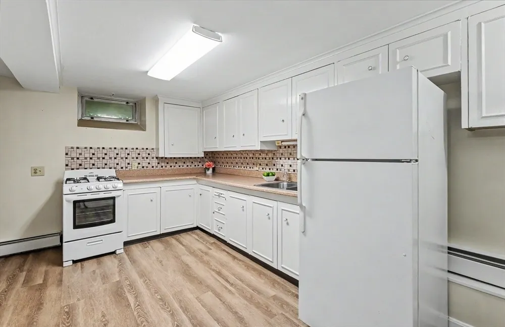 261 School St, Groveland, MA 01834