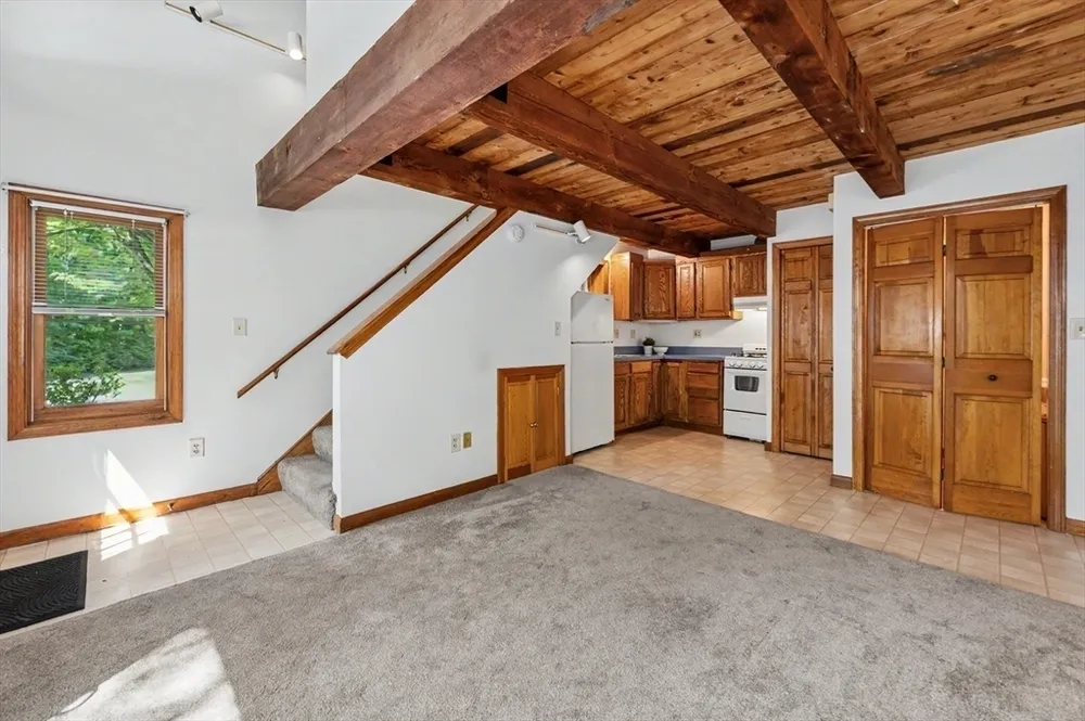 261 School St, Groveland, MA 01834