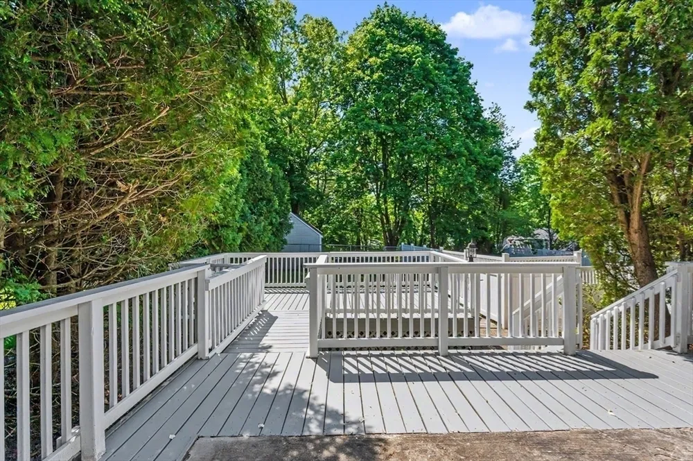 261 School St, Groveland, MA 01834